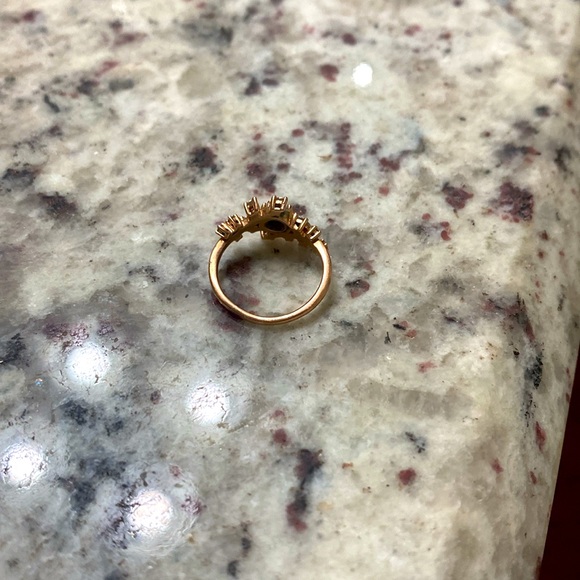 Stunning engagement ring / wedding ring, sure to impress. - Picture 8 of 9